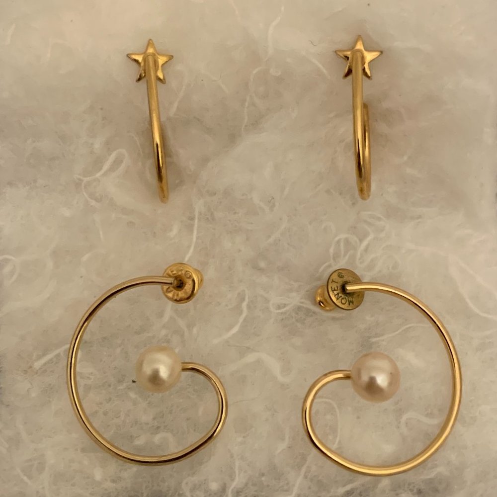 2/$20 2 Pair of gold earrings - One with star and One with Faux Pearl